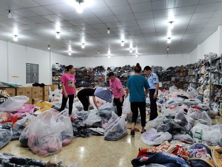 Tuyên Quang: Đột kích cơ sở kinh doanh online hàng nghìn sản phẩm nhập lậu - 1