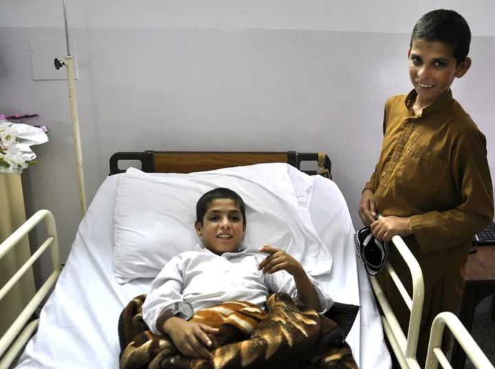 Căn bệnh bí ẩn khiến ba anh em ‘sống’ vào ban ngày, ‘chết’ khi đêm về - 3