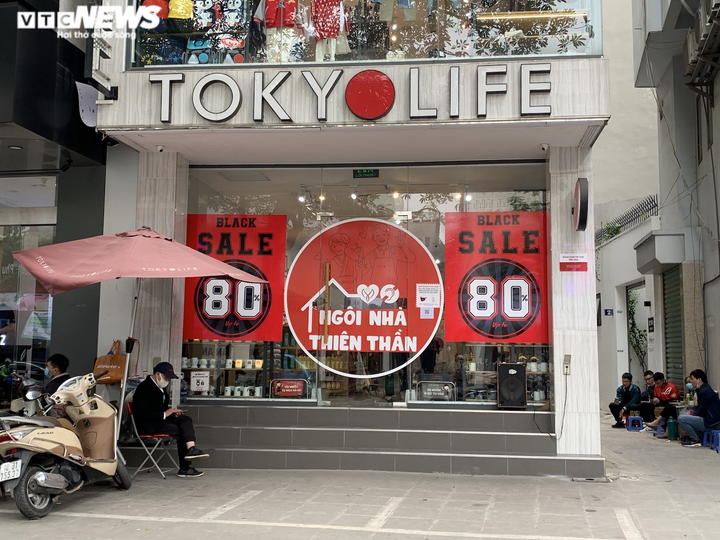 Ảnh: Khuyến mại tràn ngập phố Hà Nội, cơ hội tiết kiệm cho người tiêu dùng - 2