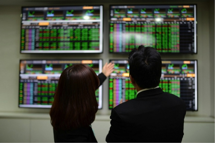 Cổ phiếu lại rủ nhau tăng trần, VN-Index bứt phá 16 điểm - 1