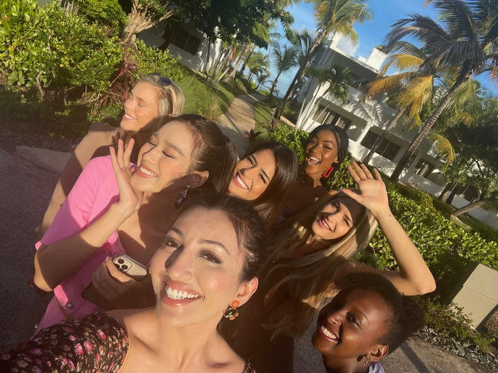 Đỗ Thị Hà nổi bật ngay trong ngày 'chào sân' Miss World 2021 - 1