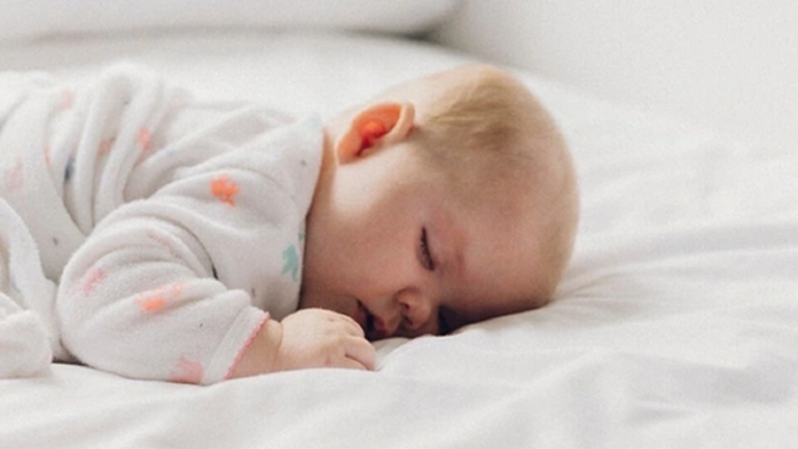 Dấu hiệu nhận biết trẻ ngưng thở khi ngủ, cha mẹ không được quên - 2