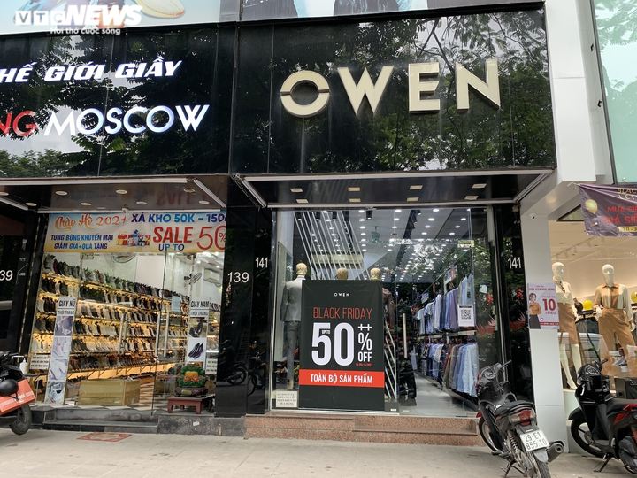 Ảnh: Khuyến mại tràn ngập phố Hà Nội, cơ hội tiết kiệm cho người tiêu dùng - 12