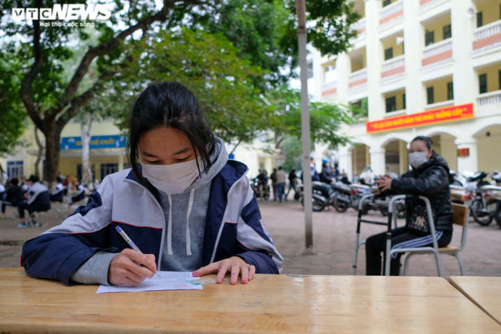 Ảnh: Ngày đầu Hà Nội tiêm vaccine COVID-19 cho học sinh 15 - 17 tuổi - 5