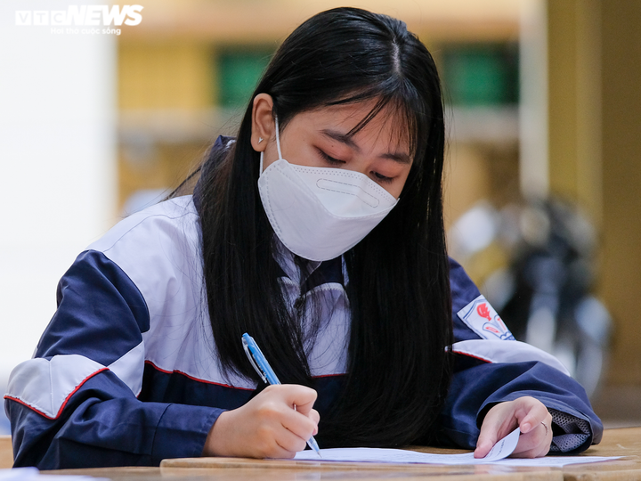 Ảnh: Ngày đầu Hà Nội tiêm vaccine COVID-19 cho học sinh 15 - 17 tuổi - 2