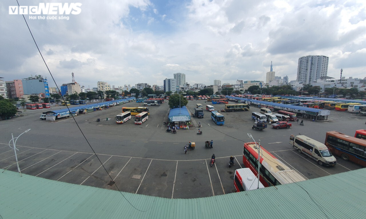 Xe khách chạy liên tỉnh ở TP.HCM càng chạy càng lỗ, chủ yếu giữ khách - 3