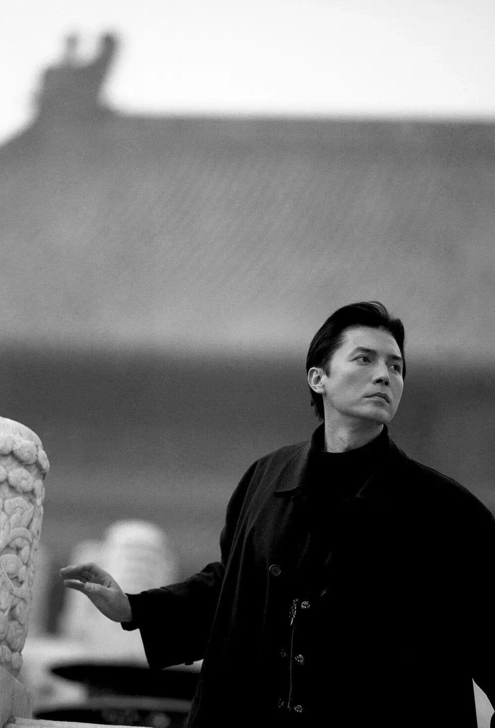 Không nhận ra đệ nhất mỹ nam châu Á Tôn Long ở tuổi 70, thời gian thật tàn nhẫn - 7