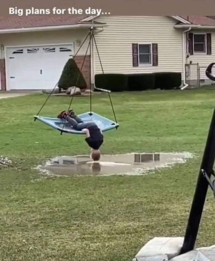 Vừa thương vừa không nhịn được cười với loạt khoảnh khắc xui xẻo của dân tình - 3