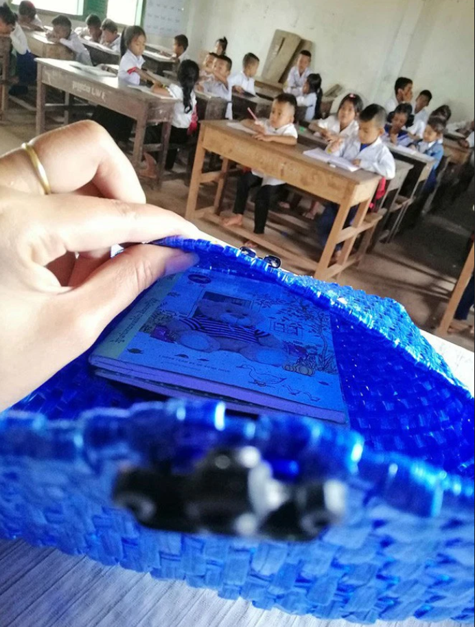 Chiếc cặp lạ giúp cậu bé nghèo bỗng nổi tiếng, sự thật đằng sau gây xúc động - 4