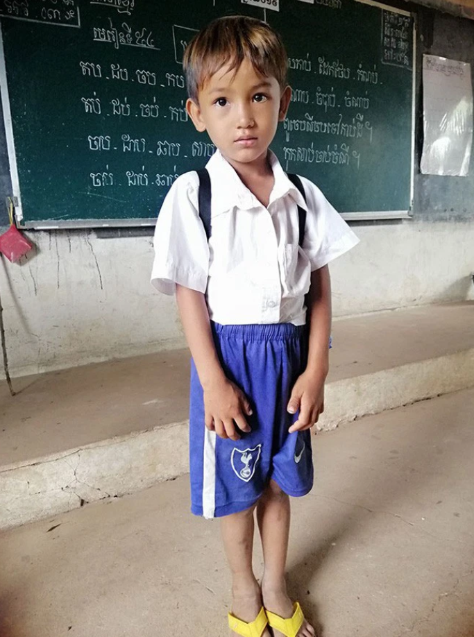 Chiếc cặp lạ giúp cậu bé nghèo bỗng nổi tiếng, sự thật đằng sau gây xúc động - 5