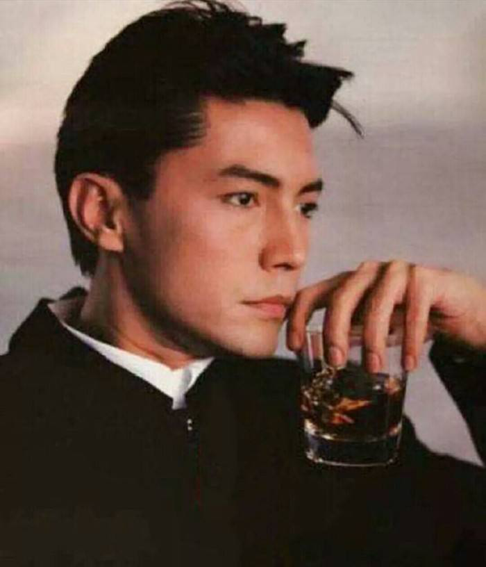 Không nhận ra đệ nhất mỹ nam châu Á Tôn Long ở tuổi 70, thời gian thật tàn nhẫn - 6