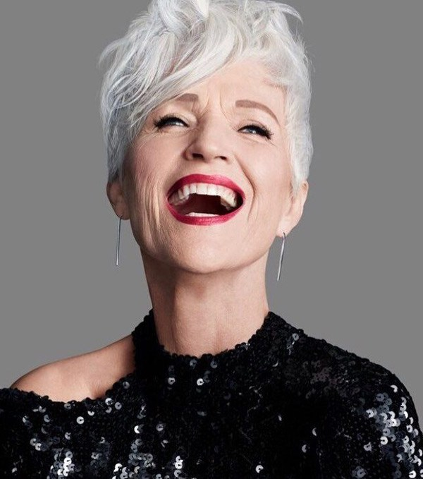 Tuổi U80, mẹ tỷ phú Elon Musk vẫn dám khoe body với đồ tắm