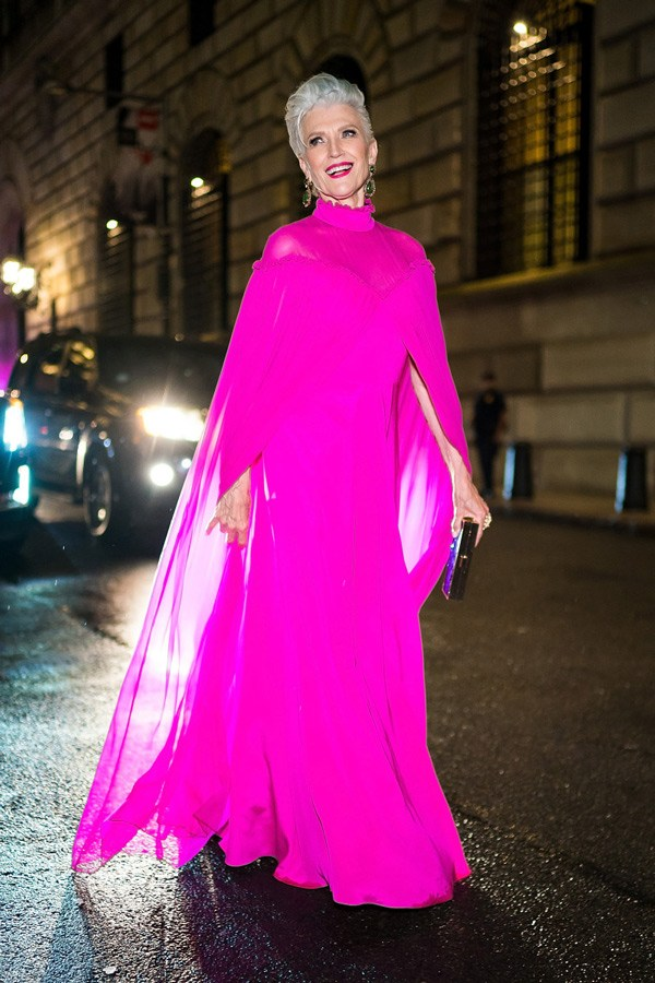 Tuổi U80, mẹ tỷ phú Elon Musk vẫn dám khoe body với đồ tắm