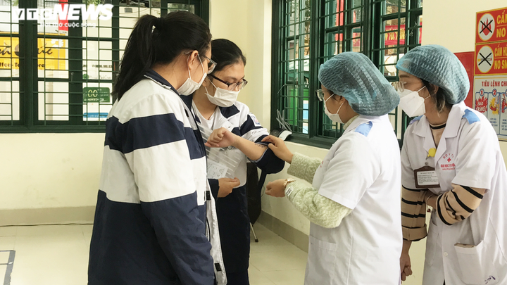 Ảnh: Những học sinh đầu tiên ở Hải Phòng tiêm vaccine phòng COVID-19 - 8