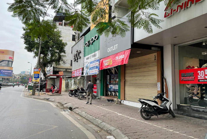 Trước Black Friday, phố thời trang ở Hà Nội đìu hiu khách dù giảm giá 80% - 3