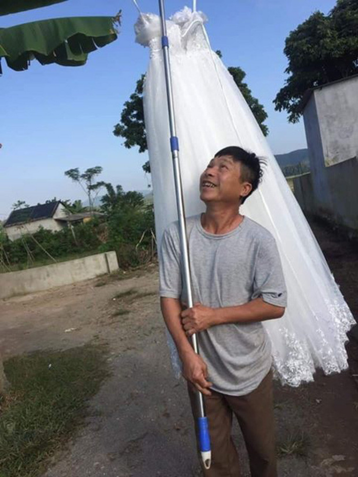 Con gái lấy chồng, bố vác váy cưới khoe khắp làng 'đã đẩy được quả bom nổ chậm’ - 2