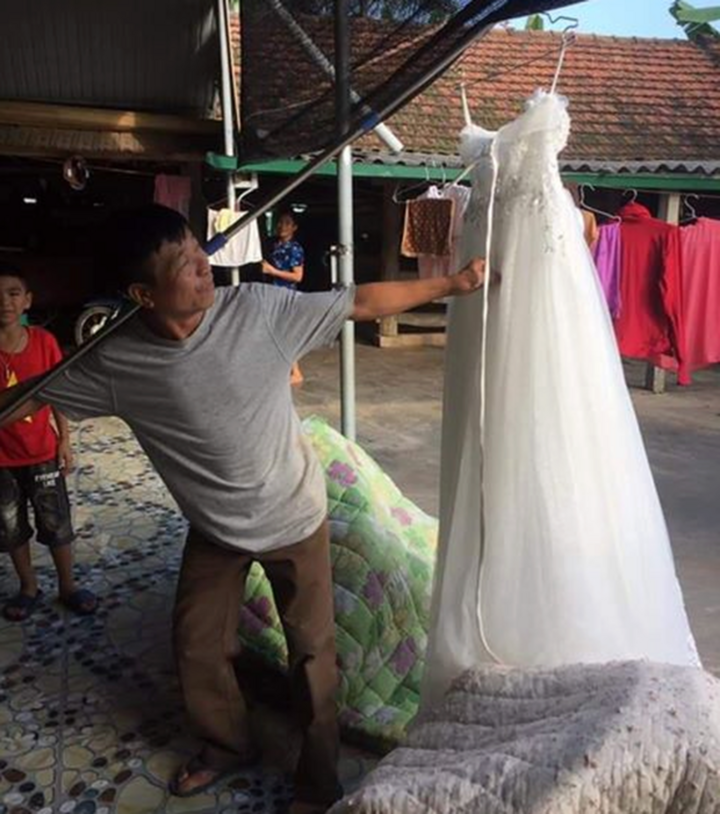 Con gái lấy chồng, bố vác váy cưới khoe khắp làng 'đã đẩy được quả bom nổ chậm’ - 3