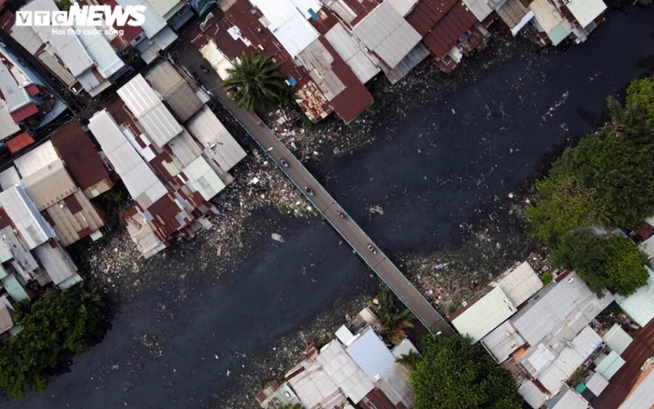 Ảnh: Cuộc sống của người dân bên con rạch ngập rác, ô nhiễm nhất TP.HCM - 1