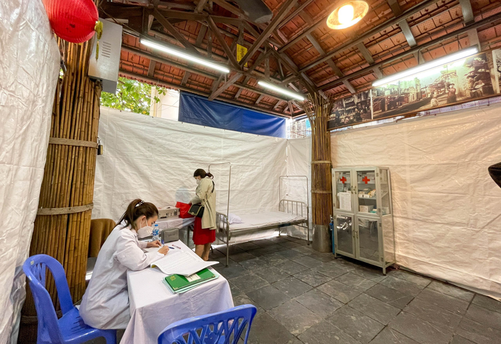 Trạm y tế lưu động điều trị F0 thể nhẹ ở Hà Nội có gì? - 12