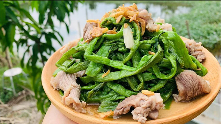 Miền Tây có loại cỏ mọc dại được người dân hái về ăn, khen ngon hơn cả rau muống - 4