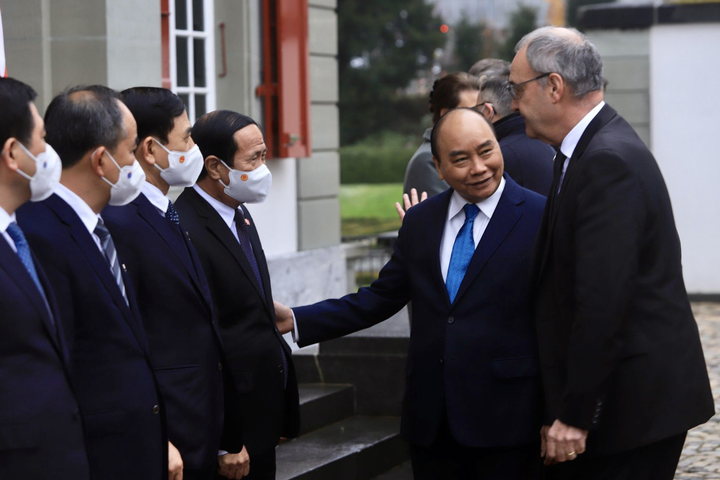 Tổng thống Thụy Sĩ chủ trì lễ đón Chủ tịch nước Nguyễn Xuân Phúc - 5