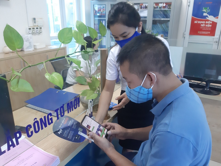 EVNHANOI đẩy mạnh chuyển đổi số, giúp khách hàng dễ tiếp cận các dịch vụ điện - 2