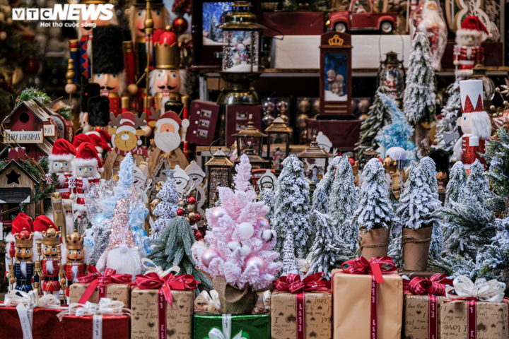 Hàng Mã vào mùa Noel sớm, giới trẻ thêm điểm sống ảo - 2