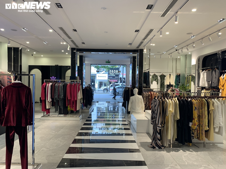 Giờ vàng săn khuyến mãi Black Friday: Hà Nội vắng hoe, TP.HCM chen chúc - 6