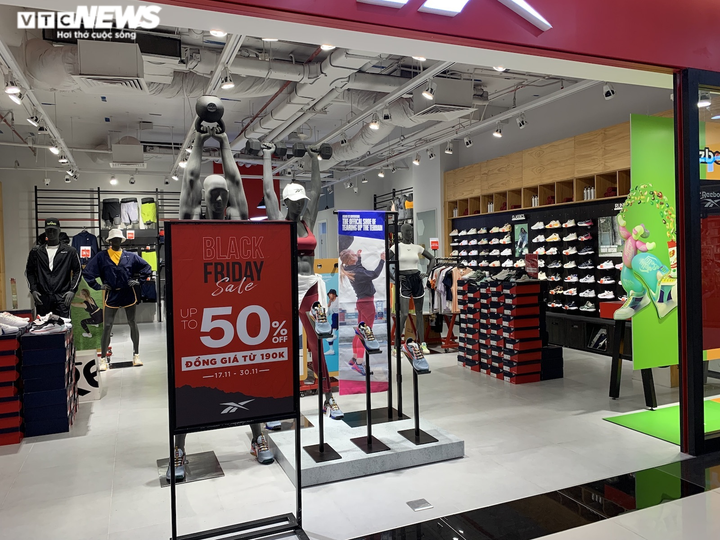 Giờ vàng săn khuyến mãi Black Friday: Hà Nội vắng hoe, TP.HCM chen chúc - 12