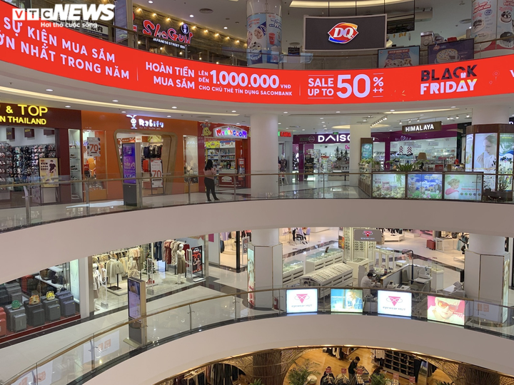 Giờ vàng săn khuyến mãi Black Friday: Hà Nội vắng hoe, TP.HCM chen chúc - 8