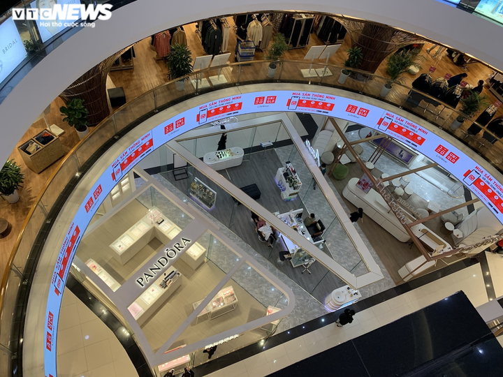 Giờ vàng săn khuyến mãi Black Friday: Hà Nội vắng hoe, TP.HCM chen chúc - 11