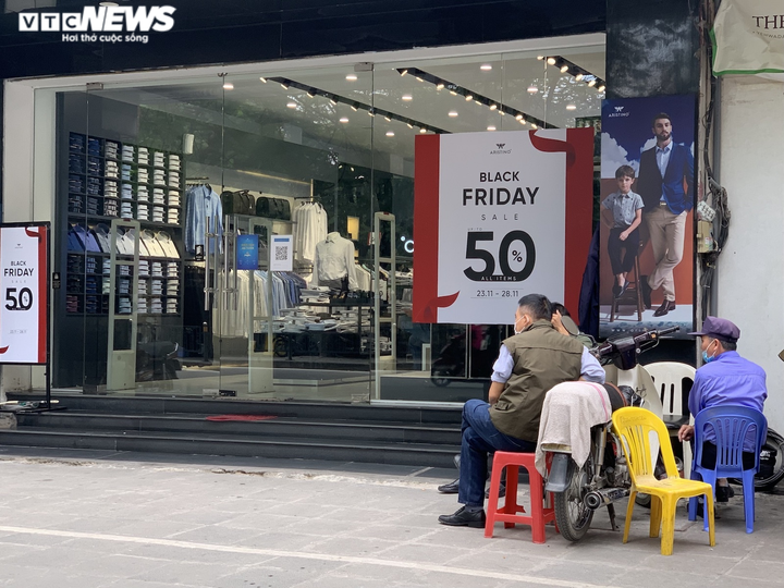 Giờ vàng săn khuyến mãi Black Friday: Hà Nội vắng hoe, TP.HCM chen chúc - 5