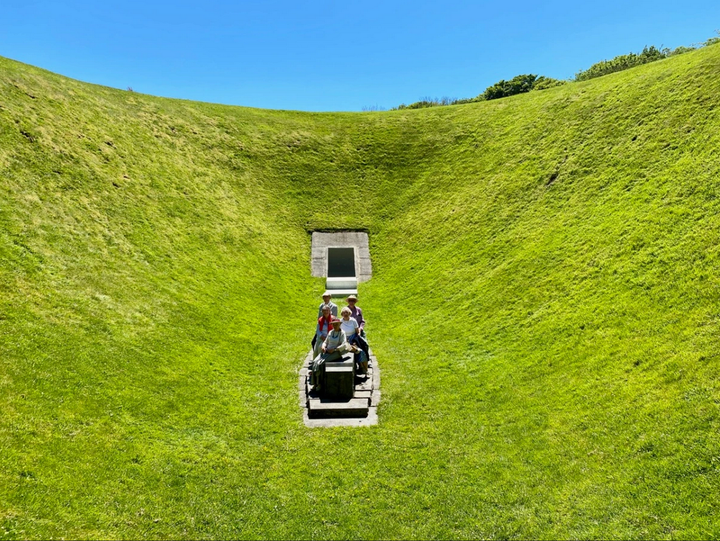 Vết lõm kỳ lạ giữa rừng - cầu nối giữa hai thế giới nơi đất trời hòa làm một - 8