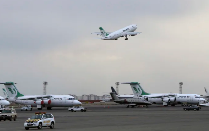 Iran, Ai Cập, Australia siết chặt hạn chế đi lại do biến thể Omicron - 1