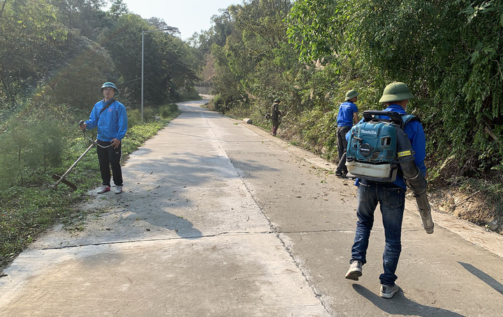 Bãi biển Cô Tô thơ mộng bị rác bủa vây tứ bề, xã đảo huy động tổng lực thu gom - 19