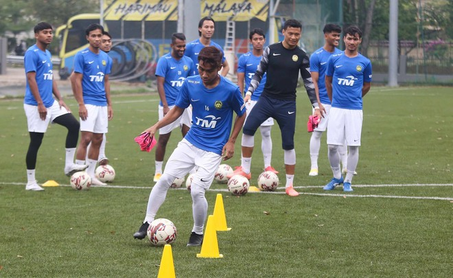 HLV Malaysia lo cầu thủ không đủ sức đá AFF Cup - 1