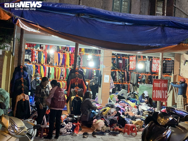 Những lưu ý người tiêu dùng cần biết khi mua quần áo 'secondhand' đầu mùa - 6