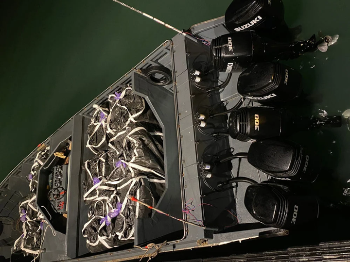 'Chiến thuật du kích trên biển' táo bạo của các băng buôn lậu Hong Kong - 2