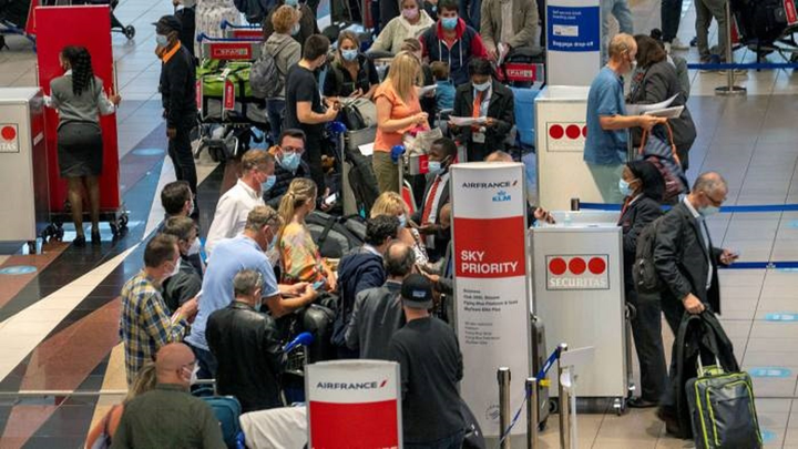 Triệu chứng điển hình ở người nhiễm siêu biến thể Omicron - 2