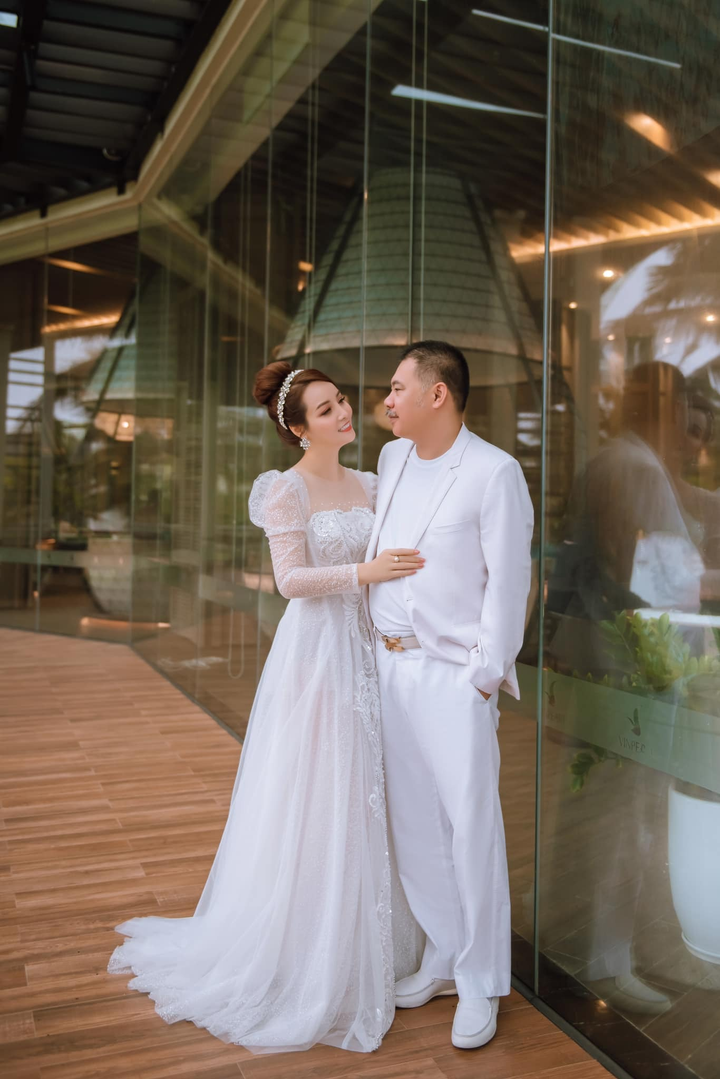 Mai Thu Huyền gửi lời ngọt ngào tới chồng đại gia, kỷ niệm 19 năm ngày cưới - 2