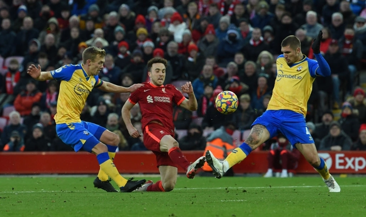 Kết quả Ngoại Hạng Anh: Đè bẹp Southampton, Liverpool lên nhì bảng - 2