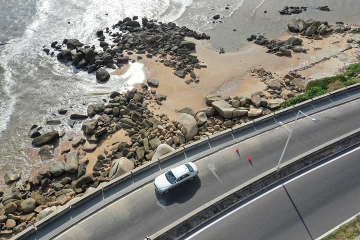 Siêu xe Rolls Royce New Ghost ẩn hiện trong những khu rừng ở Vũng Tàu - 7