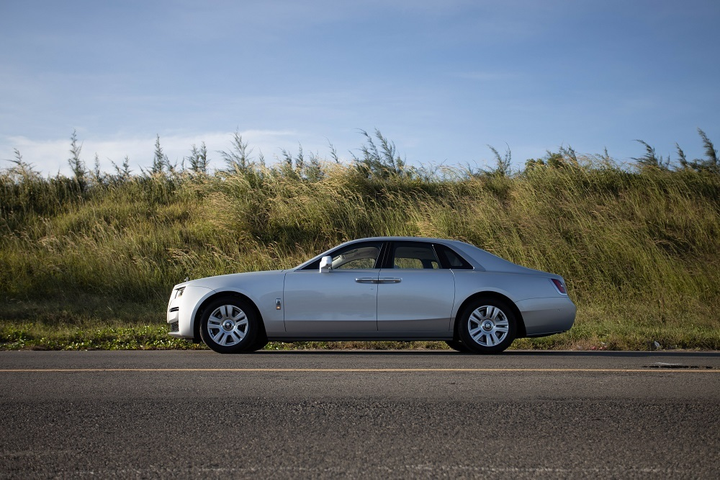 Siêu xe Rolls Royce New Ghost ẩn hiện trong những khu rừng ở Vũng Tàu - 5