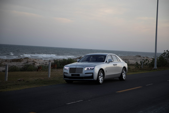 Siêu xe Rolls Royce New Ghost ẩn hiện trong những khu rừng ở Vũng Tàu - 9