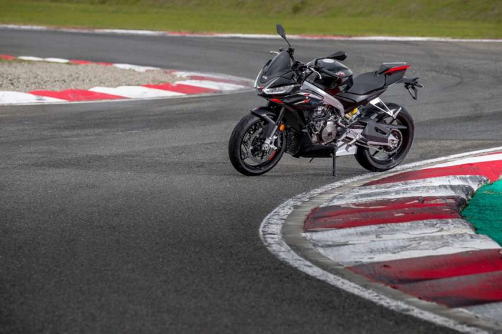 Aprilia Tuono 660 Factory siêu tốc vừa trình làng - 2