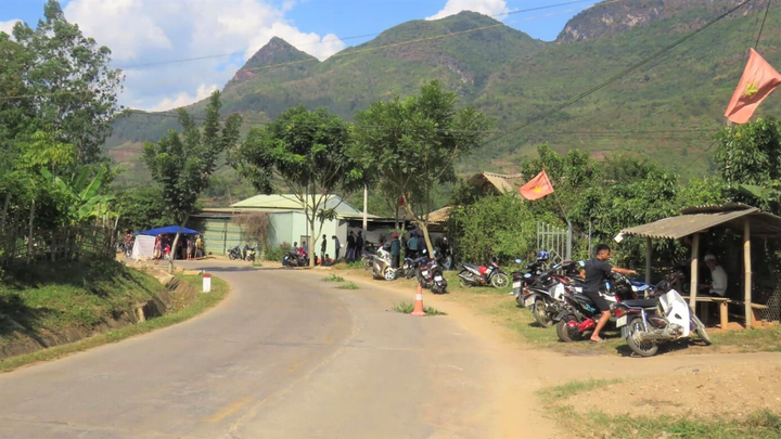 Khởi tố vụ án xe đưa đón học sinh rơi cửa làm nữ sinh ở Sơn La tử vong - 1