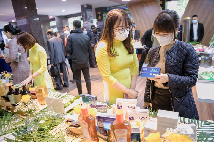 Sản phẩm Sao Thái Dương trưng bày tại ngày khai trương Sàn giao dịch công nghệ - 4