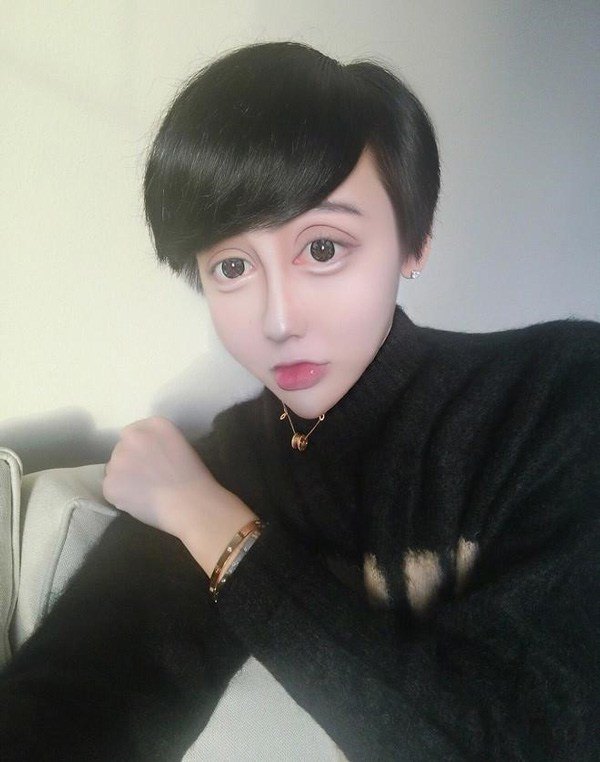 Hình ảnh cô gái 'dao kéo' quá đà gây hoang mang trên mạng xã hội