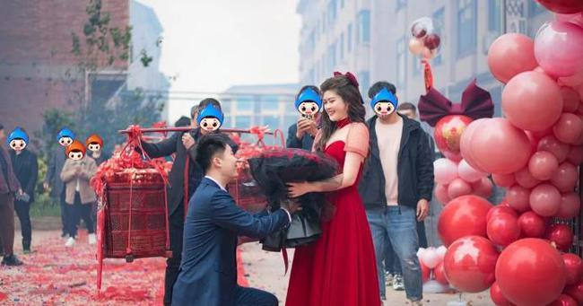 Chú rể mang gần 7 tỷ đồng và 18 gánh lễ vật đi đón dâu - 3