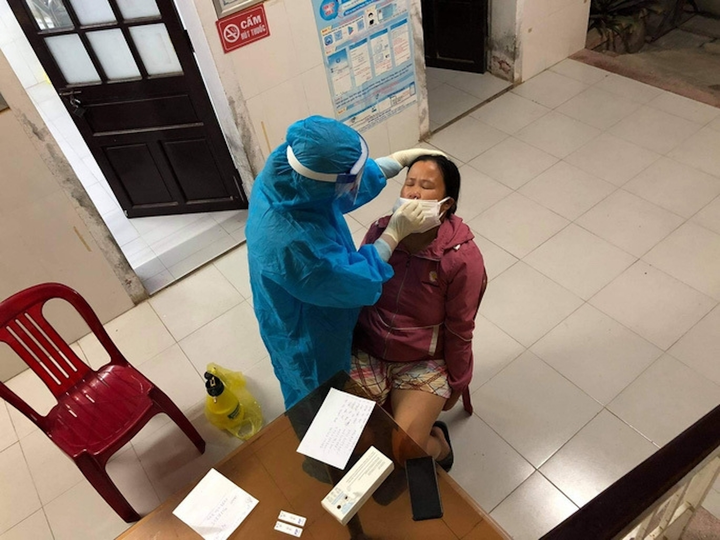 Số ca mắc COVID-19 tăng cao, Huế lấy mẫu tầm soát toàn thành phố - 1